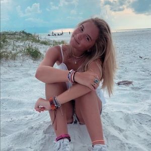 Meet your Posher, Ava